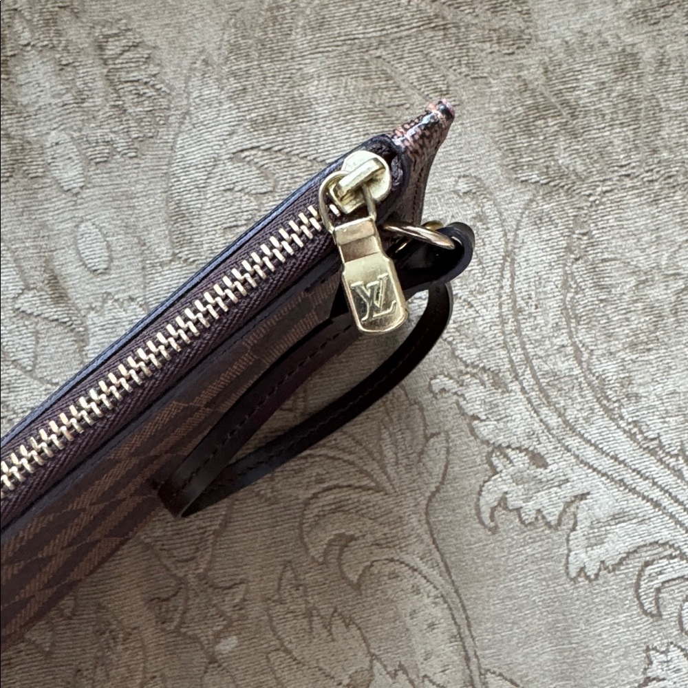 Louis Vuitton Neverfull Tote with Matching Wristlet - Picture 11 of 16